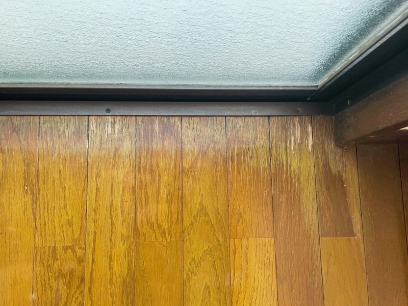 フローリングガサガサ